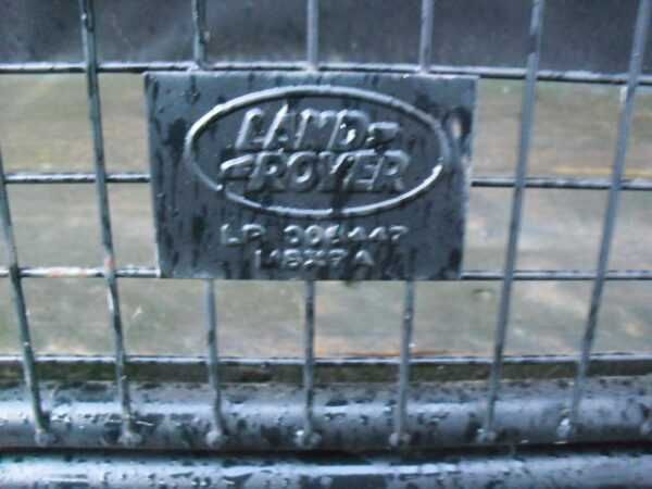 Land Rover Defender 110 Puma Dog Guard LR006447