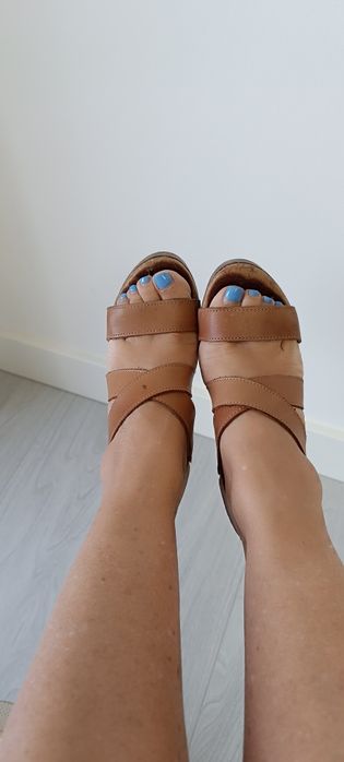 Sandálias camel usadas. Tamanho 35