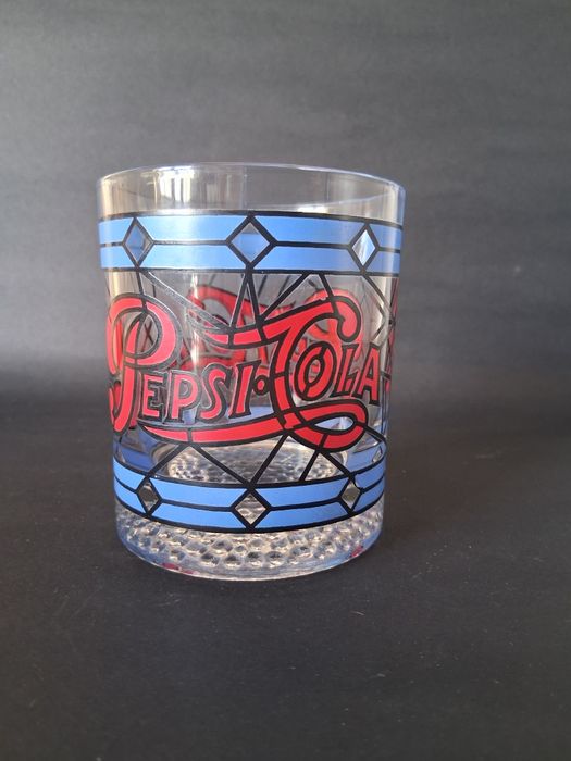 Copo cola-pepsi.