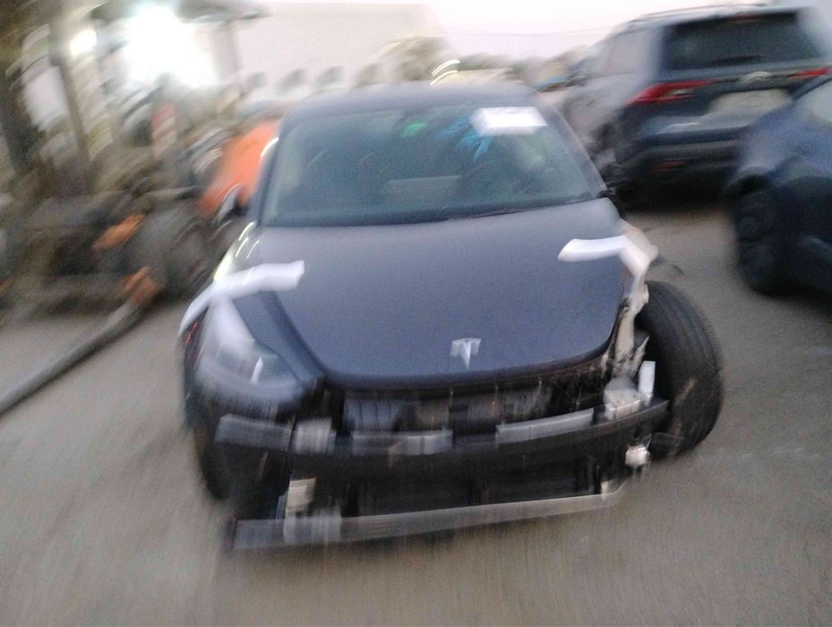 Тесла модел 3 2023 рік