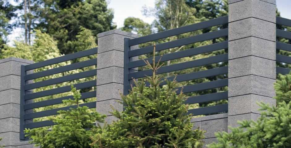 Паркан ранчо. Металева огорожа. Ворота металеві.