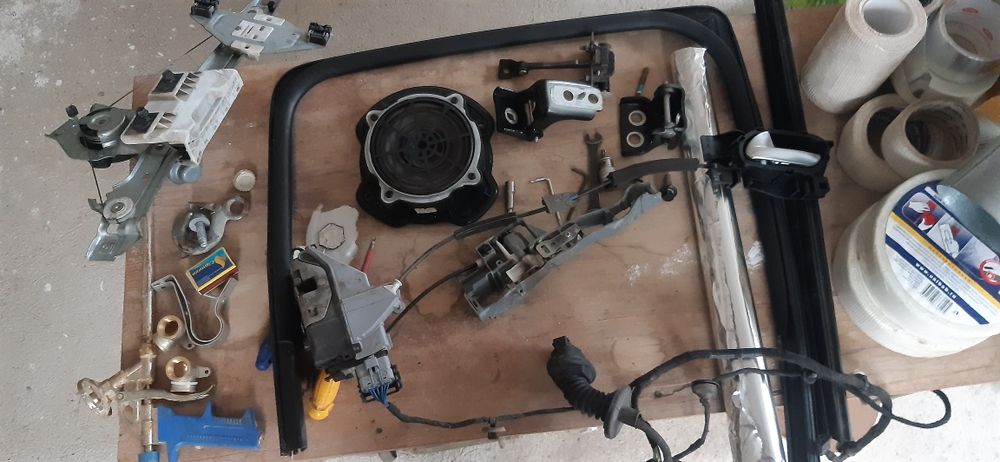 Склопідіймач Citroen C3 2014р задня ліва дверка, центральний замок