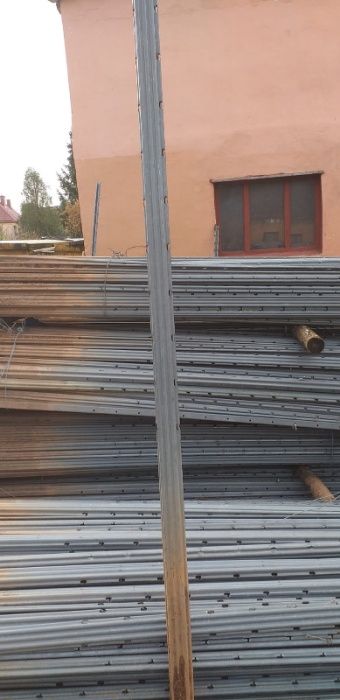 Słupki ogrodzeniowe