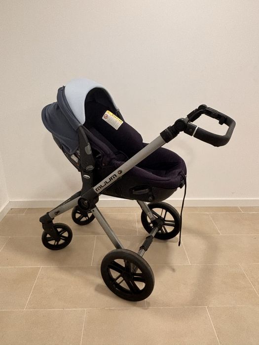 Carrinho Bébé + alcofa/ovo (Jané Muum + matrix light 2)