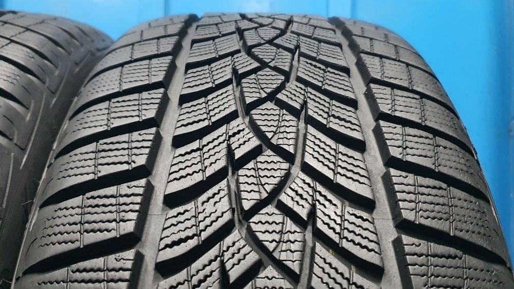 255/45 R20 Sprzedam opony zimowe Goodyear ! Rok 2024
