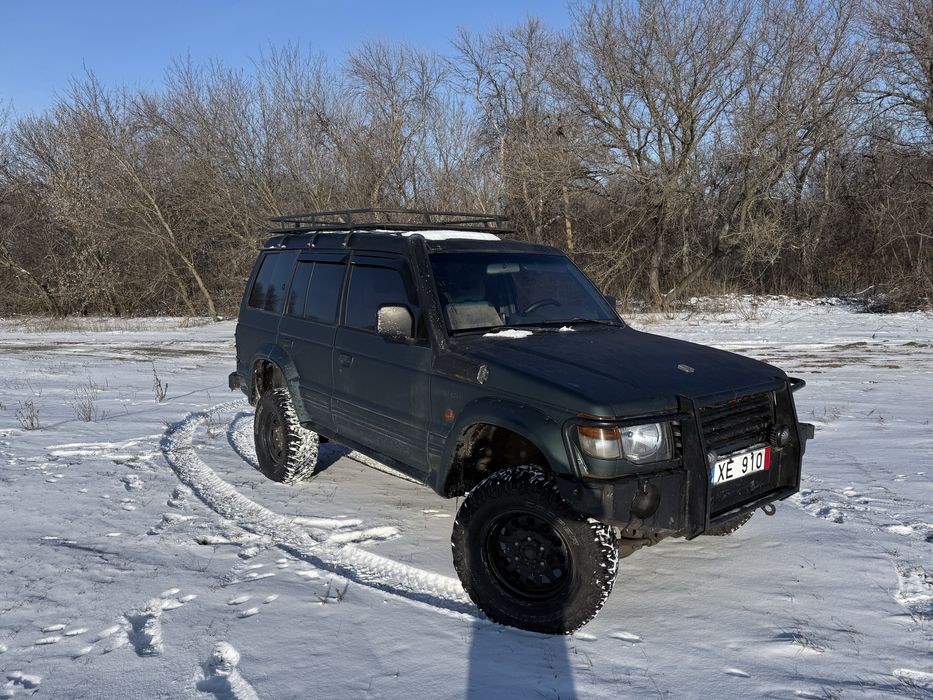 Внедорожник на боевом ходу