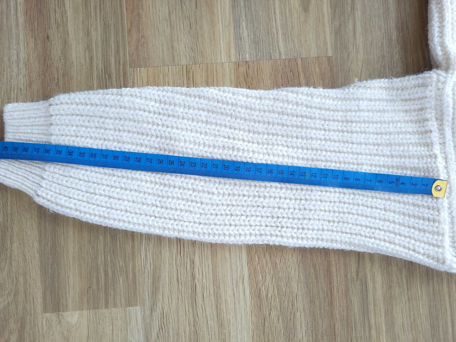 Kremowy sweter reserved