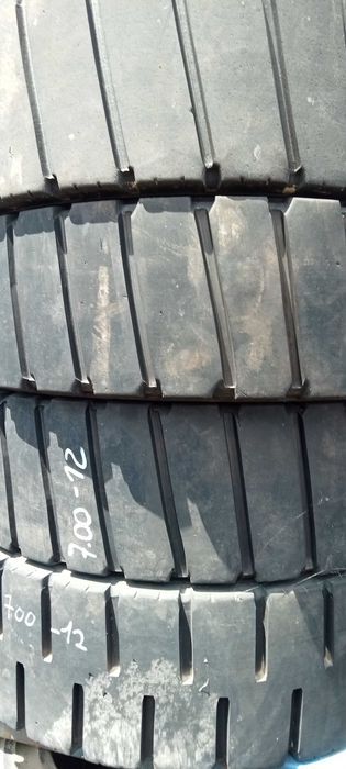 Pneus Empilhador maciços 700r12