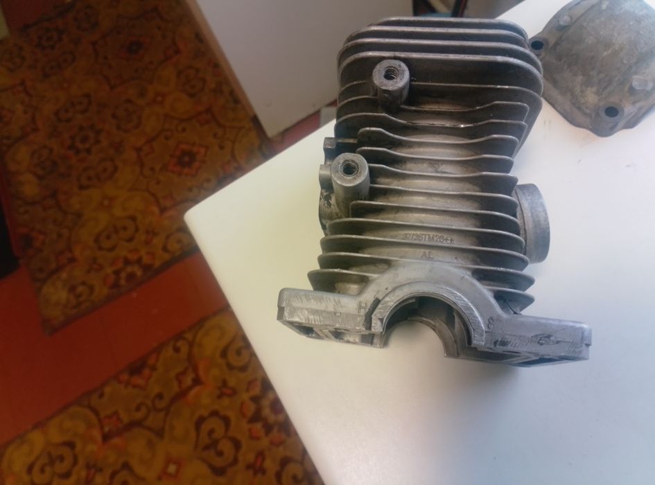 Продам   циліндр із піддоном. До 180 штиля.