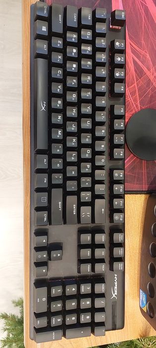 Системний блок, клавіатура, мікрофон