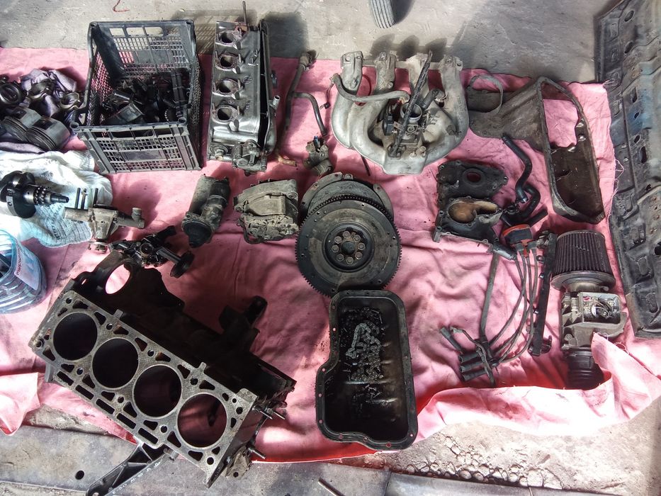 Продам різні деталі BMW e30