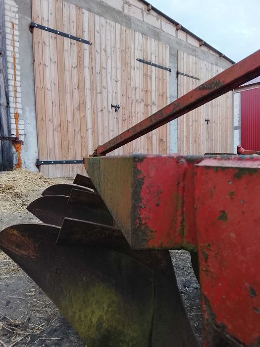 Pług 4 skibowy zagonowy Akpil Unia Agro-Masz zaorał 50ha od nowości