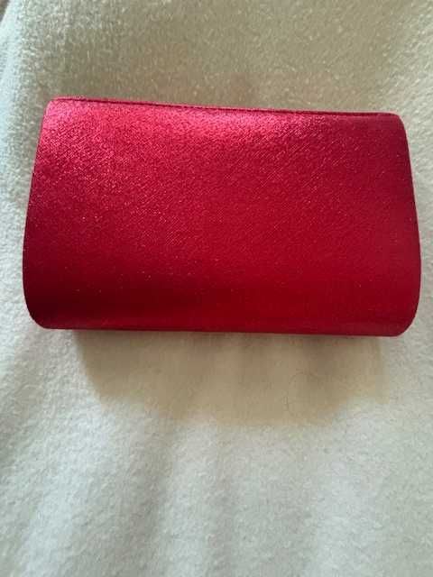 Torebka Damska czerwona wieczorowa ze złotym łańcuszkiem