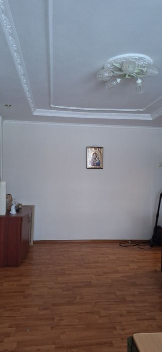 Продається трикімнатна квартира