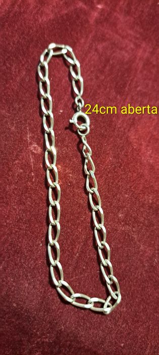 Pulseiras em Prata contrastada.