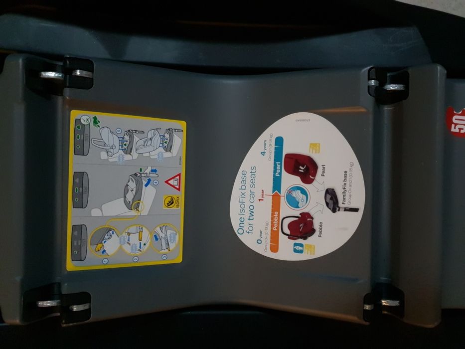 Maxi cosi e a base para o carro