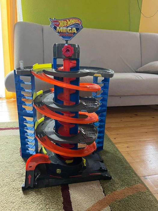 HOT WHEELS mega garaż