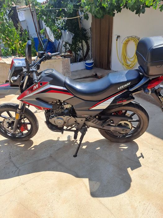 Pretendo vender moto 125tx keeway muito iconomica e muito estimada motivo de venda pretendo adequerir uma com mais cilindrada.