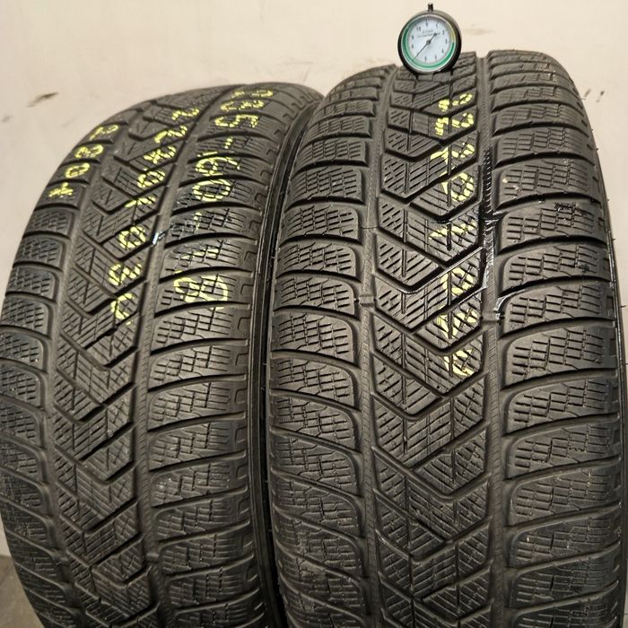 235/60R18 Pirelli Scorpion Winter