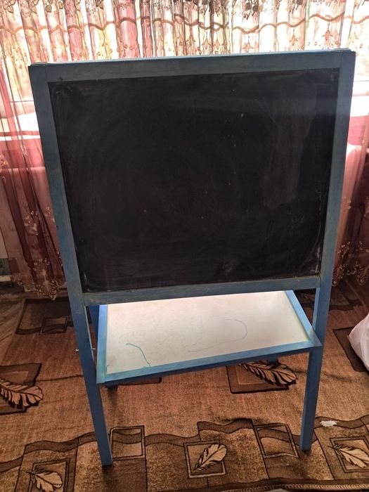 Дитячий мольберт