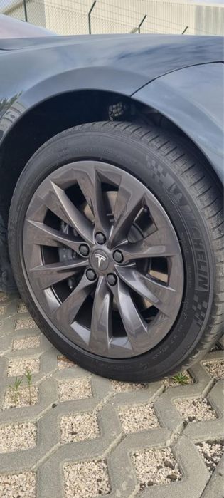 JANTES TESLA 19" com oferta pneus Michelin Pilot Sport 3