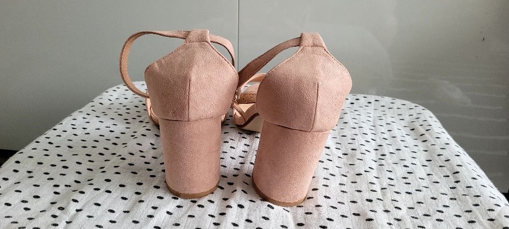 Buty z odkrytymi palcami na obcasie NOWE rozmiar 39