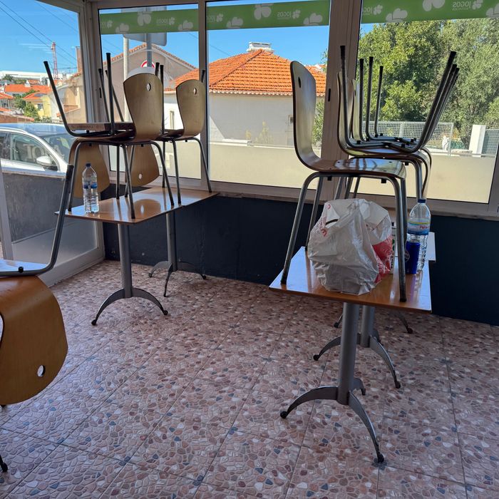 Mesas e cadeiras café