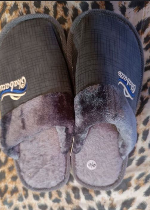 Тапки чоловічі, жіночі