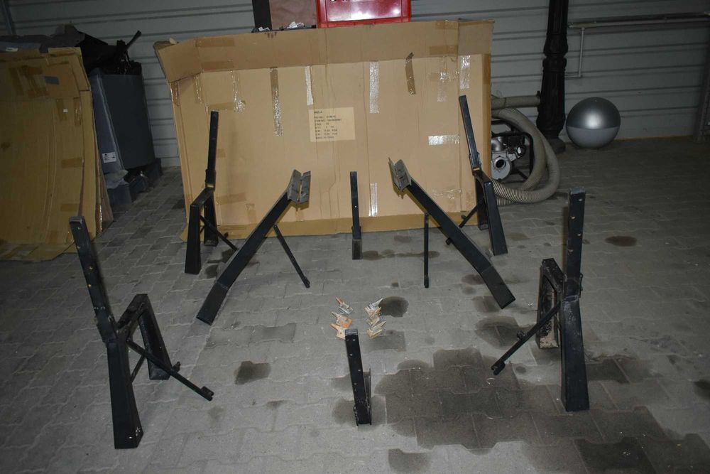 Podstawy zestawu ogrodowego / 2 x ławka + stół