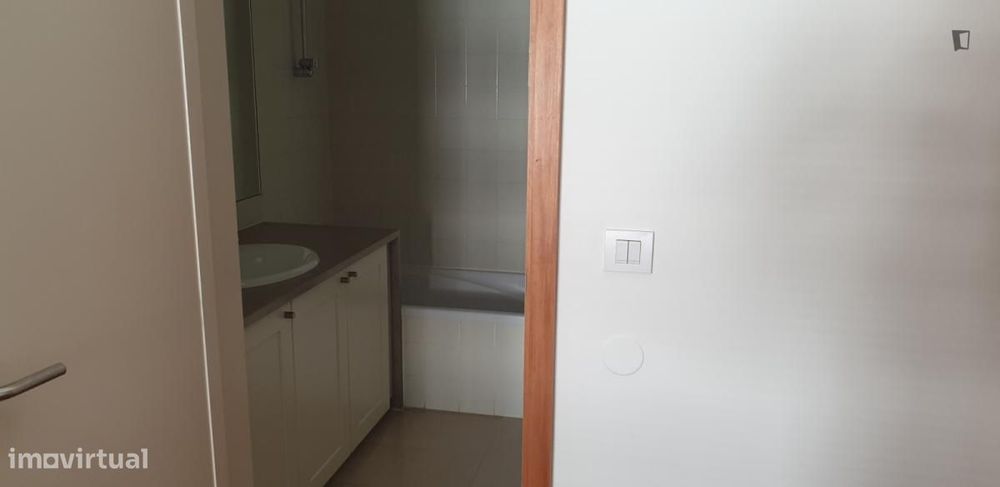 Quarto - localizado em Lumiar Lisbon