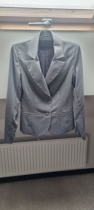Szary damski garnitur