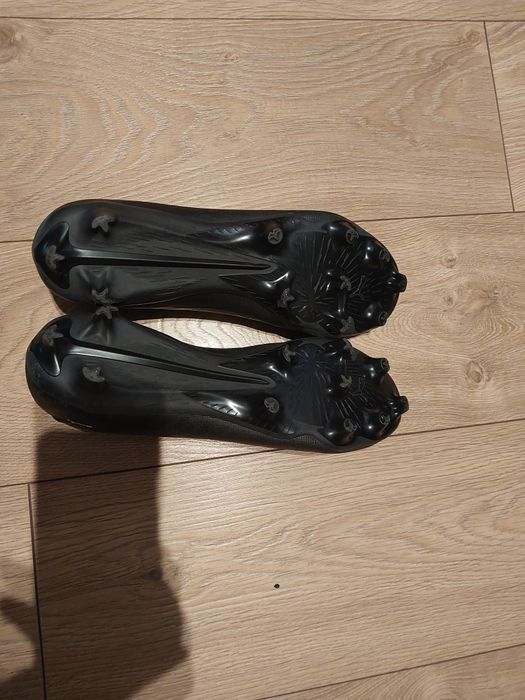 Męskie Korki PUMA Ultra 5
ULTRA 5 PLAY FG/AG 10768902