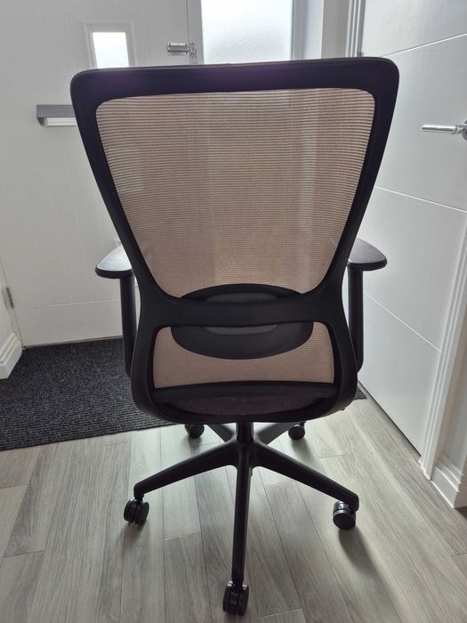 Cadeira de escritório ergonómica, ajuste lombar