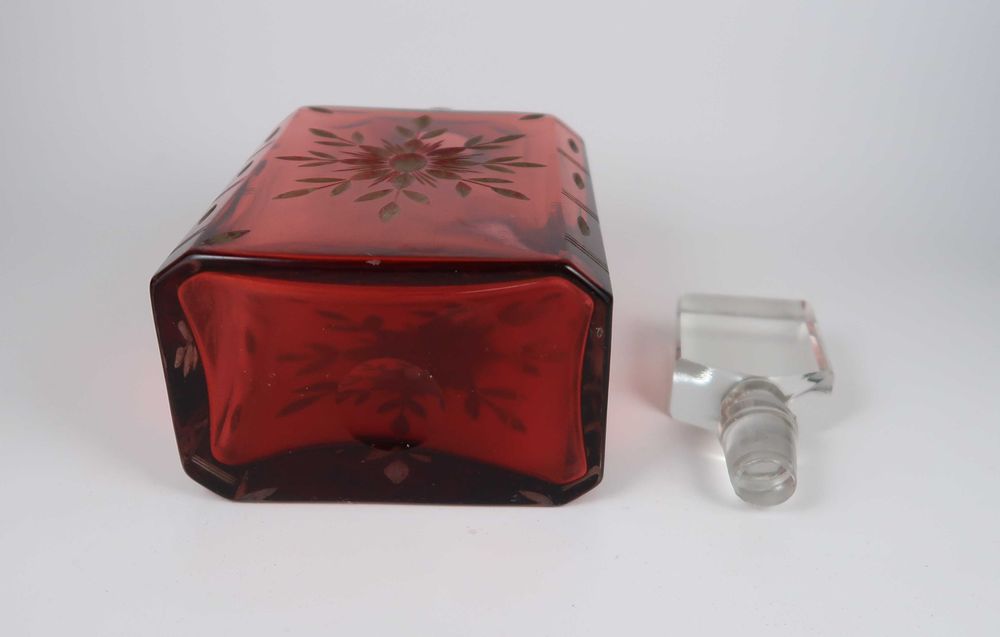 Garrafa em vidro / cristal lapidada