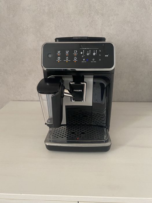 Кавомашина Philips/Saeco Incanto Cappuccino LatteGo є Вибір