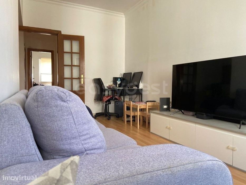 Apartamento central T2 na Moita em bom estado