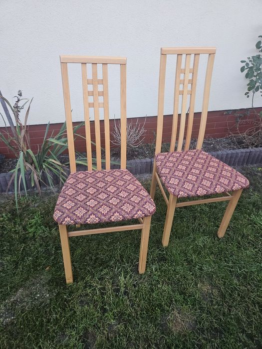 Dwa krzesełka  kuchenne stan bdb.