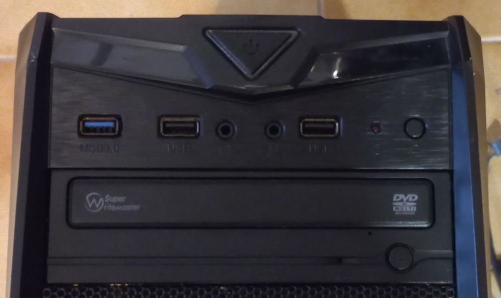 Caixa pc NOX com gravador dvd e leitor de cartões