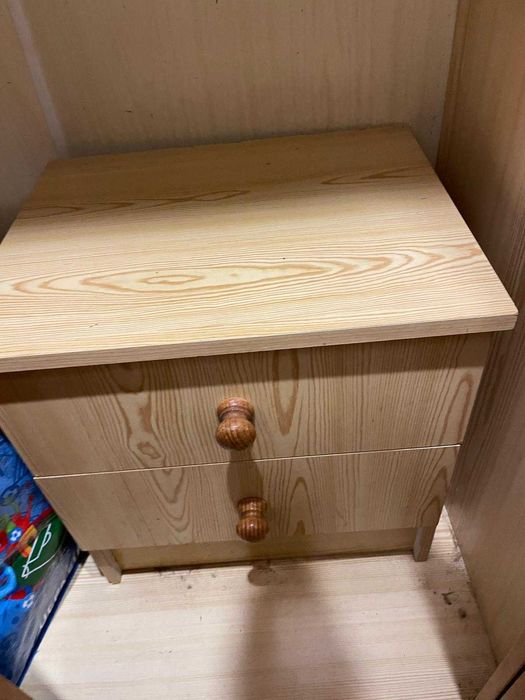 Mesinha de cabeceira em pinho com 2 gavetas