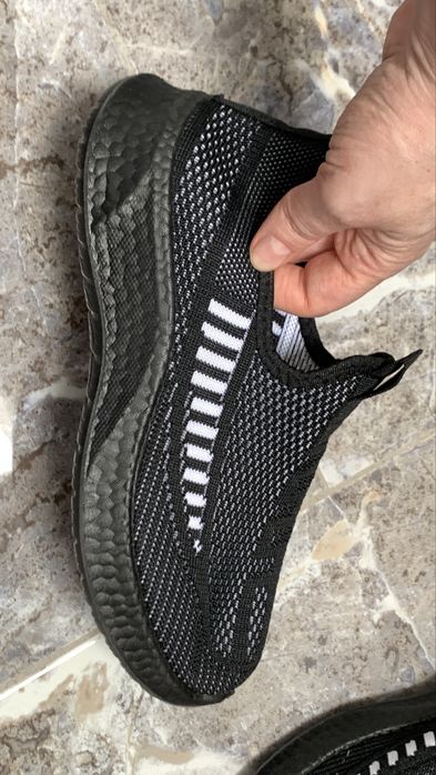 Lekkie nowe buty damskie sportowe wsuwane 36 czarne