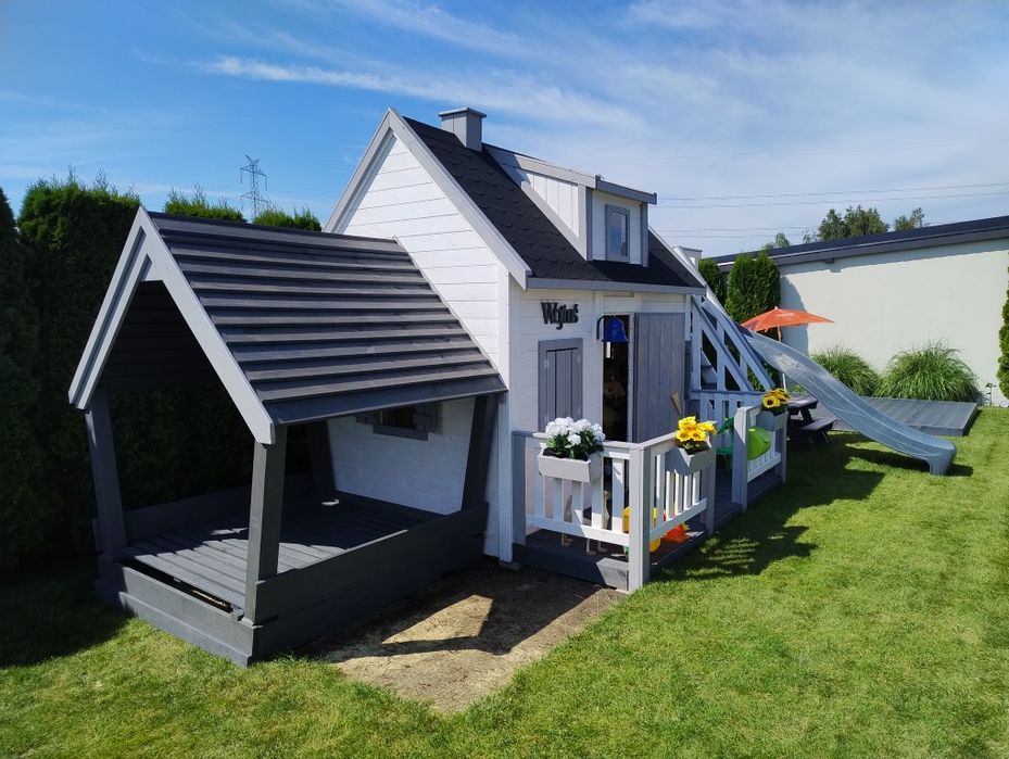 Plac zabaw domek z antresolą ślizg balkon huśtawka