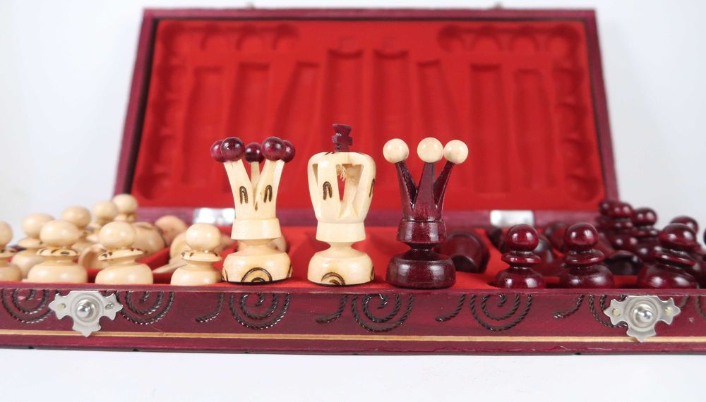 Jogo de xadrez artesanal em madeira - 39.5 cm