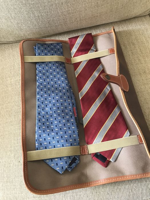 Gravatas Pierre Cardin com estojo de pele