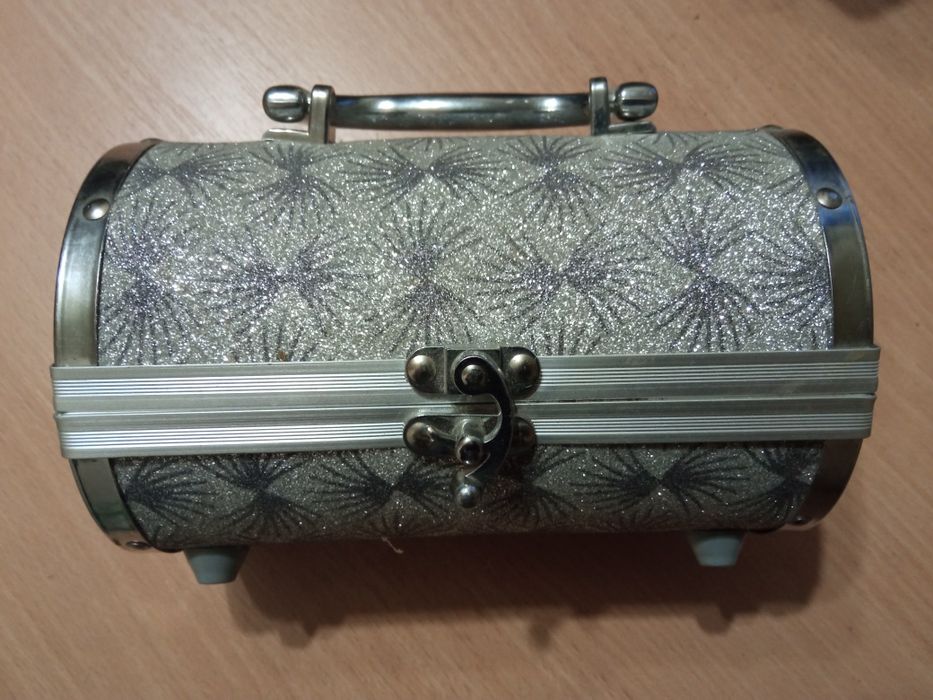 Шкатулка сувенирная.