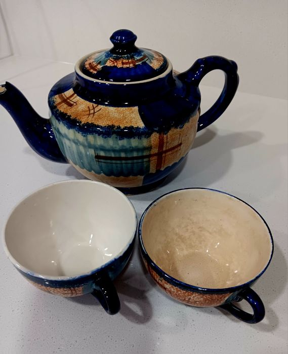 Bule e 2 chávenas da louça de Sacavém