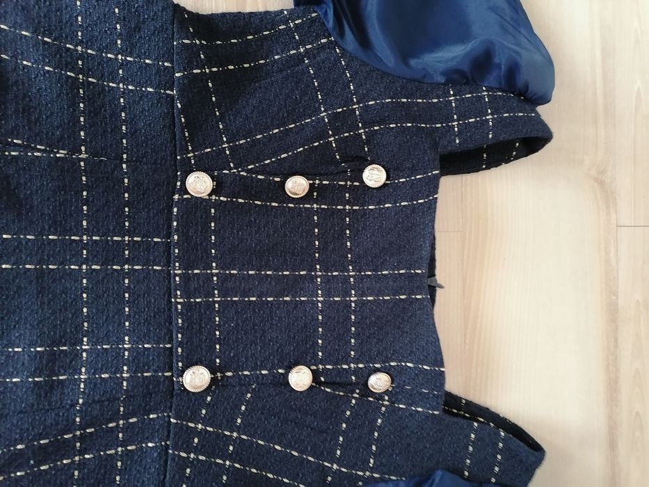 Elegancka sukienka granatowa z bufkami