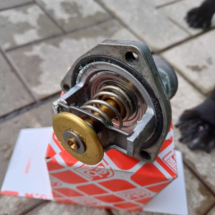 Термостат Опель Вектра А