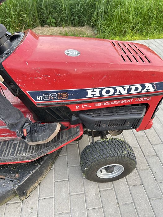 HONDA HT3813 – Traktorek kosiarka 102 cm, dwucylindrowa z przyczepką