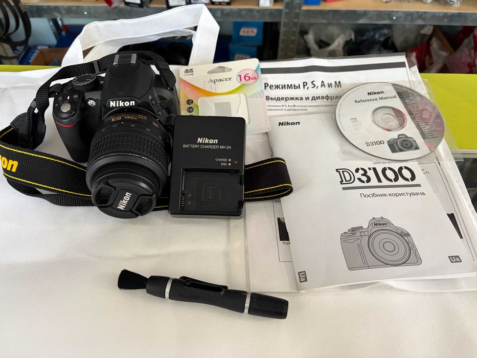 Nikon D3100 + сумка + зарядний пристрій