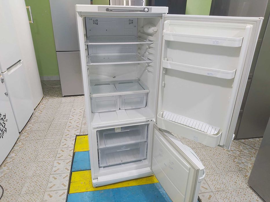 Холодильник Indesit C132G